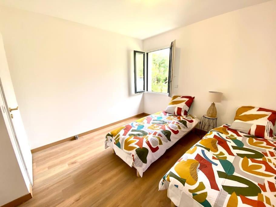 Casa de Férias La Bessinoise, 4chambres, Fibre Optique Et Canoe Niort & *