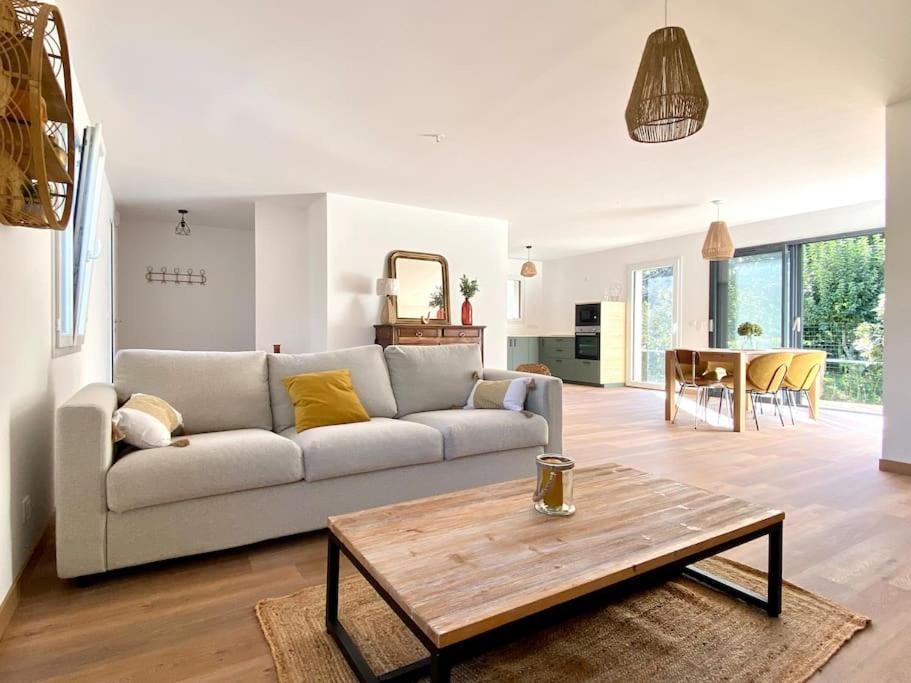 La Bessinoise, 4chambres, Fibre Optique Et Canoe Niort & Holiday home Bessines